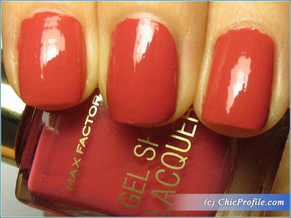 Max-Factor-Twinkling-Pink-Gel-Shine-Lacquer-Review-3