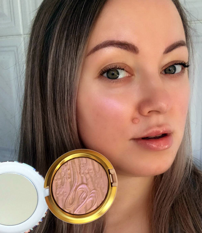 MAC Show Gold Extra Skinfinish Review, Live Swatches, Makeup Look - Beauty Trends and Latest Makeup Collections | Profile